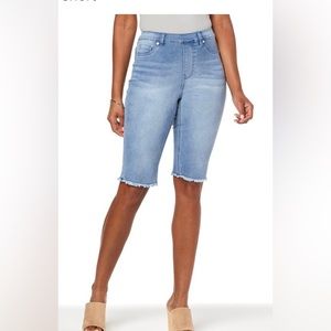 DG2 Diane Gilman Stretch Denim Bermuda Short Size Large (LG), Chambray